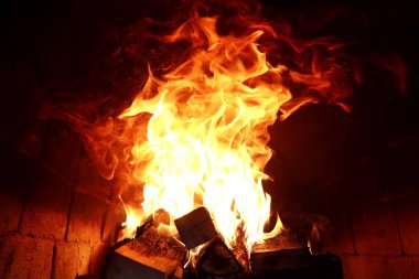 Ateş yanan alev uzun dilleri