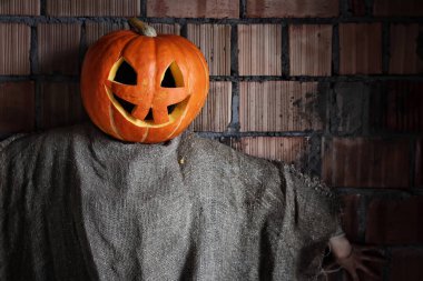 Kabak kafalı canavar. Cadılar Bayramı tabelası.