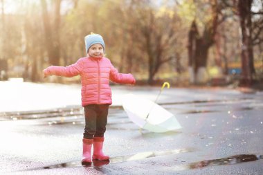 Çocuk sonbahar Park walk