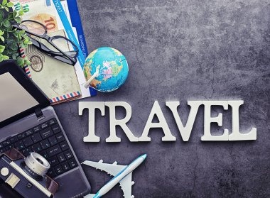 Uçak bileti ve uçuş için pasaport. Seyahat konsepti. Bilet