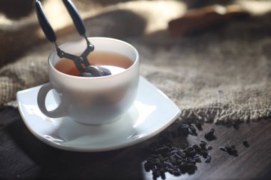 Bir hizmet tabloda çay demlendi