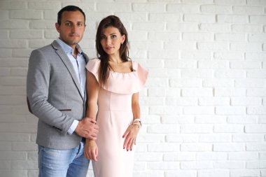 Kızları olan genç ve güzel bir aile.