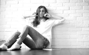 İş yerinde güzel sanatçı