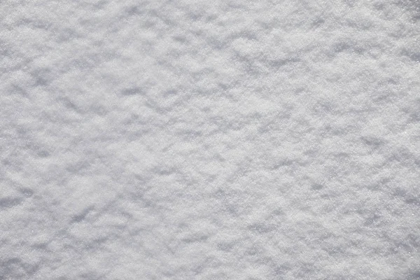 La texture de la neige. Pluies hivernales. Pistes sur une route enneigée — Photo