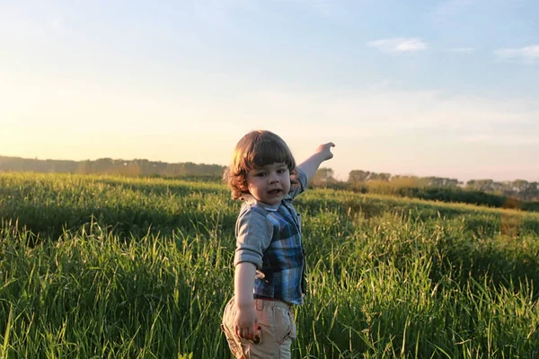 Děti venku v přírodě — Stock fotografie