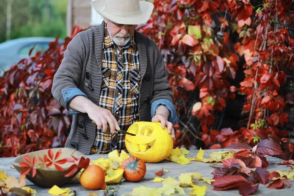 Tradisi musim gugur dan persiapan untuk Halloween liburan. A — Stok Foto