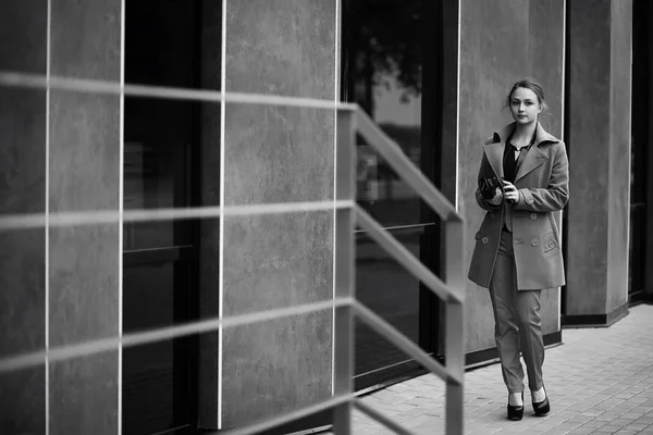 Mulher bonita em uma reunião de negócios — Fotografia de Stock