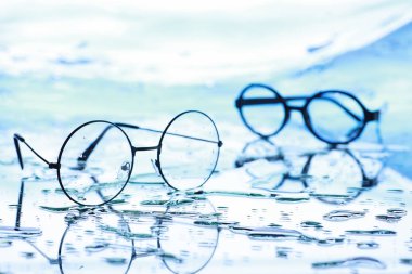 Görme düzeltmesi için araçlar. Diopterli gözlük ve lensler.