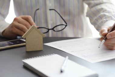 Sigorta teminatı. Hayat ve mülk sigortası. Bir otobüs.