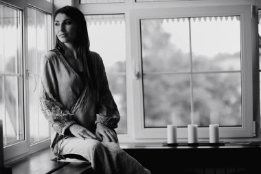 Kızları olan genç bir aile 