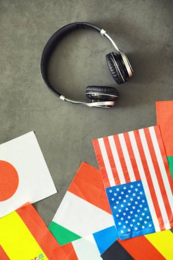 Yabancı dil öğreniyorum. Ses dili kursları. Arkaplan f