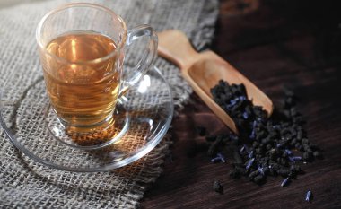 Bir hizmet tabloda çay demlendi