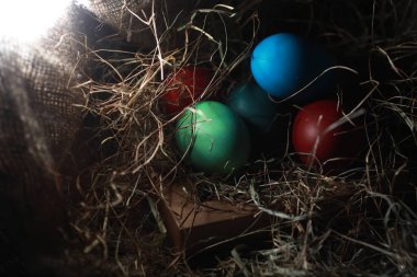 Çuval bezi üzerinde Yumurta Boyalı Paskalya