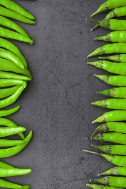 Acı yeşil biber. Siyah Şili biberi..