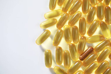 Sarı renk şeffaf kapsül tıbbi ilaçlar