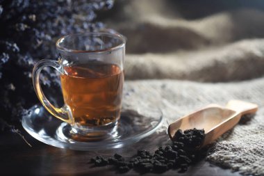 Bir hizmet tabloda çay demlendi