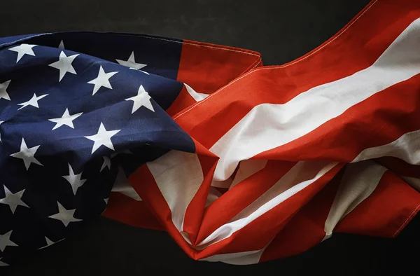 Amerikansk flagga på svart bakgrund. Plats för text. — Stockfoto