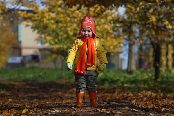 Young Girl Park Walk Outdoor — Stock Photo, Image