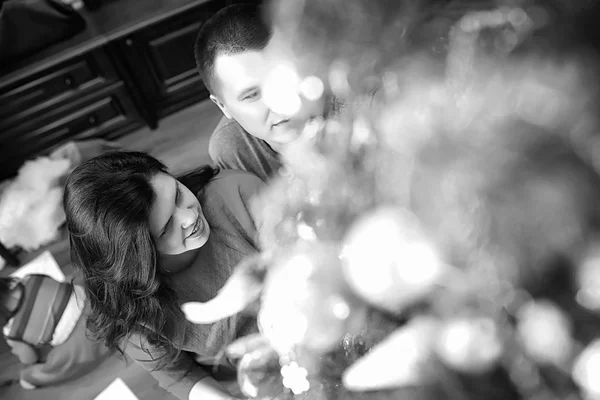 Família em uma casa nos fins de semana — Fotografia de Stock