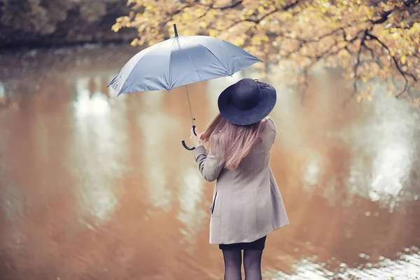 Jeune Fille Dans Manteau Dans Parc Automne — Photo