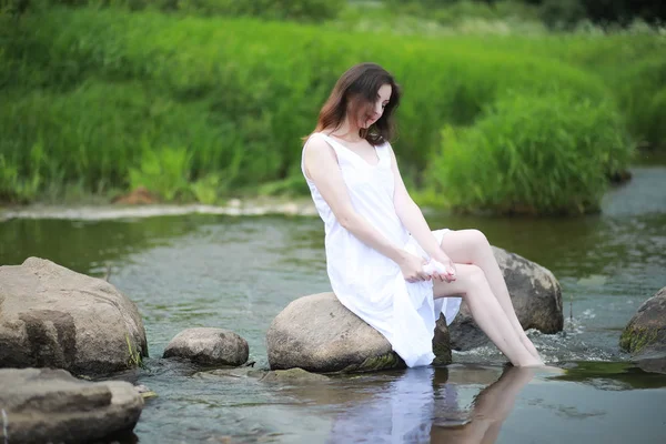 Mujer Embarazada Naturaleza Para Paseo Verano —  Fotos de Stock