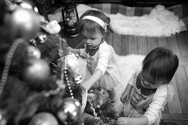 Family with twin girls — Stock Photo, Image