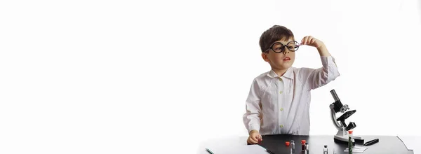 Young scientists chemists. Doctor, laboratory assistant. — Stock Photo, Image