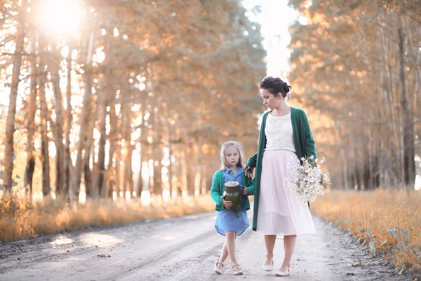 Mother with daughter walking on a road — Stock Photo, Image