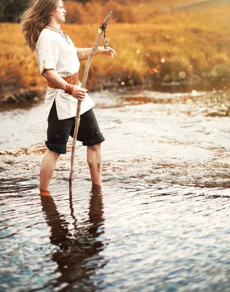 Un uomo in abiti etnici è un scandinavo — Foto Stock