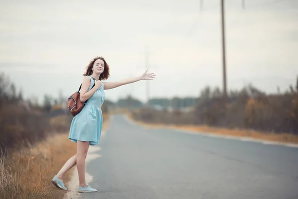 Jeune Fille Sur Une Promenade Automne Par — Photo