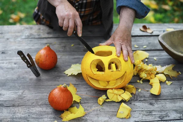 Őszi hagyományok és előkészületek az ünnep Halloween. A... — Stock Fotó