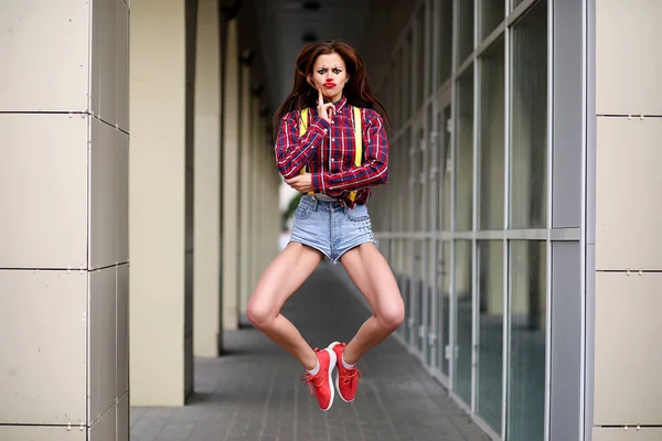 Menina bonito em uma maquiagem de palhaço — Fotografia de Stock