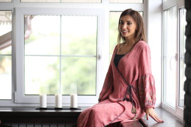 Kızları olan genç ve güzel bir aile.