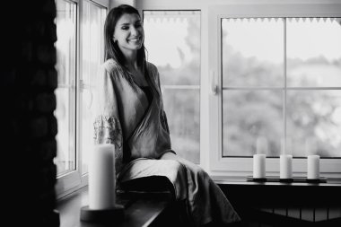 Kızları olan genç bir aile 