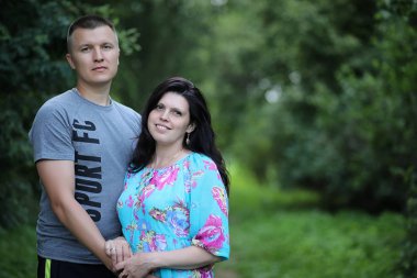 Parktaki hoş genç çift.