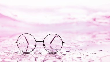 Görme düzeltmesi için araçlar. Diopterli gözlük ve lensler.