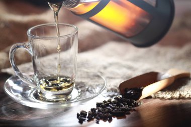 Bir hizmet tabloda çay demlendi