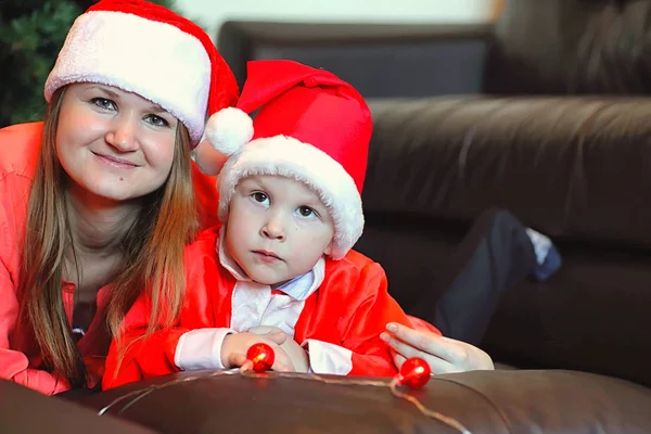 Junge Familie Vorabend Der Neujahrsferien Hause — Stockfoto