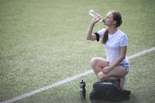 Egzersizleri yapıyor kız ve spor yaşam tarzı — Stok fotoğraf