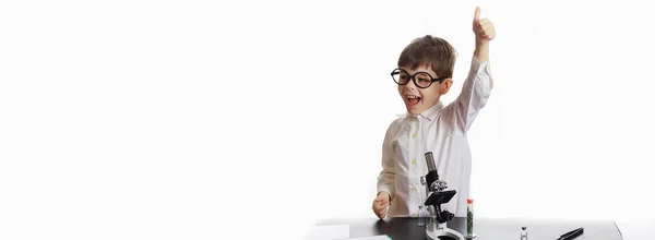 Young scientists chemists. Doctor, laboratory assistant. — Stock Photo, Image