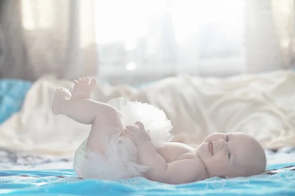 A newborn baby is lying on a soft bed. — 图库照片