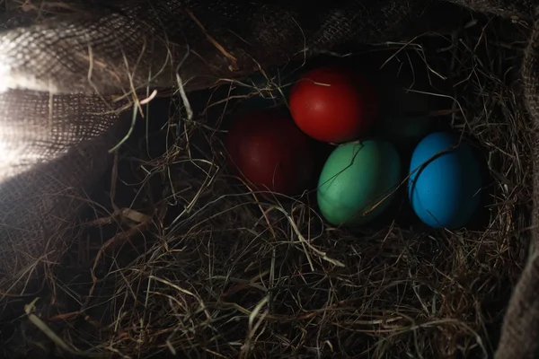 Çuval bezi üzerinde Yumurta Boyalı Paskalya