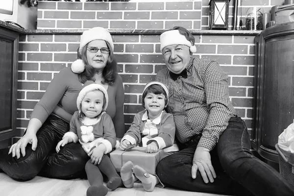 Papai Noel com crianças — Fotografia de Stock