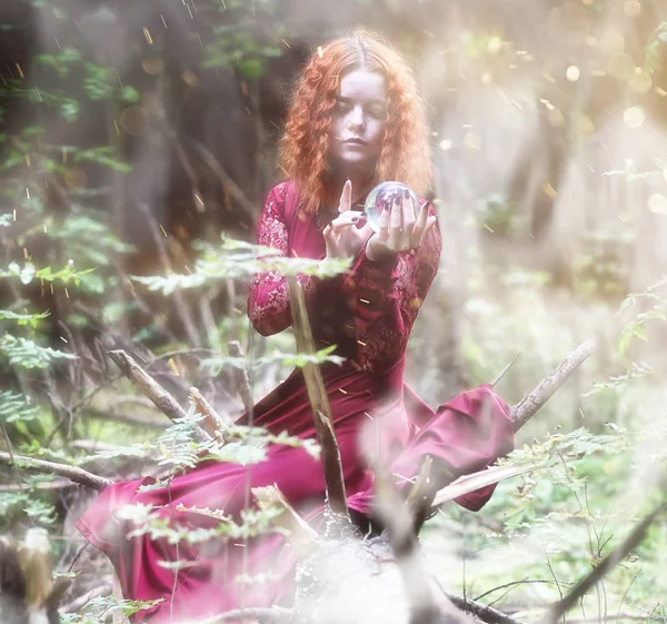 Rituel de sorcière dans une forêt — Photo