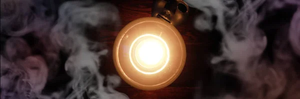La mesa de un hechicero con una bola de adivino — Foto de Stock