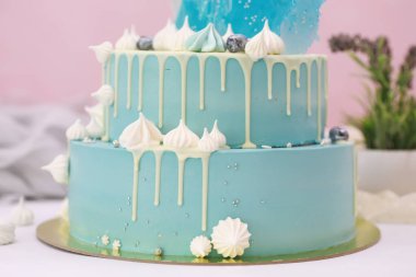 Tatil ve normal bir kahvaltı için şekerleme aromalı kekler.