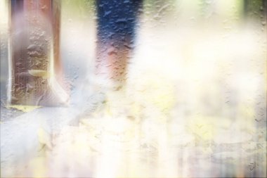 Açık havada erkek ayakkabılarının bulanık görüntüsü 