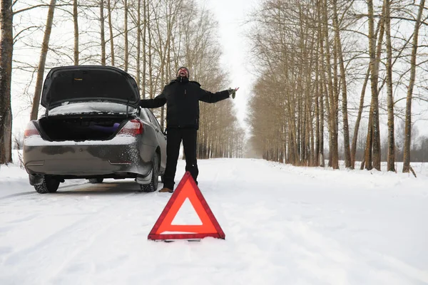 Man Car Winter Road Walk Car Repair — Stock Photo, Image