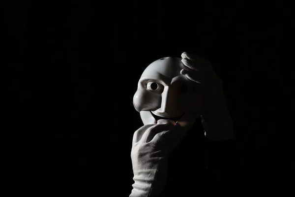 Vit Skrämmande Mask Svart Bakgrund Med Vita Händer — Stockfoto