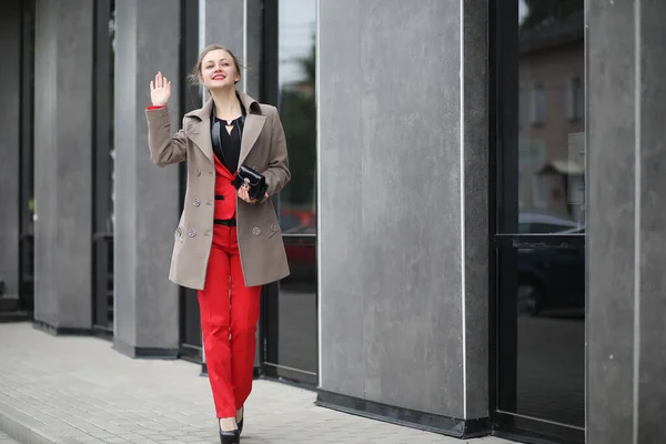 Cute Businesswoman Goes Business Meeting Caf — Stock Photo, Image